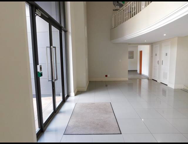 130M² OFFICE TO LET IN HYDE PARK